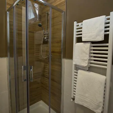 Marco Polo 16 Bed & Breakfast 4*