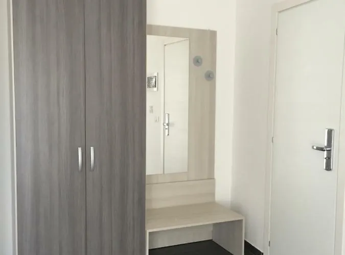 Marco Polo 16 Bed & Breakfast 4*